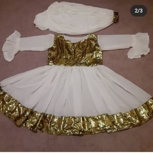 2 prices clothes weight colors with green glitter patches and setrogh fabrics.